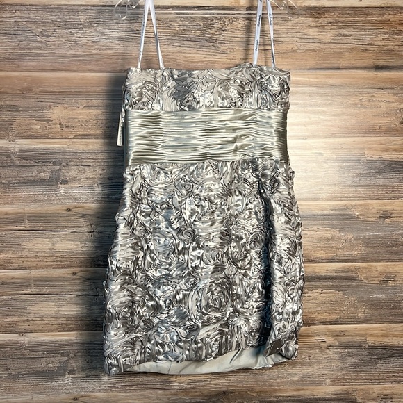 Interlude Women's Cocktail Prom Dresses in Silver NWT - Picture 3 of 3